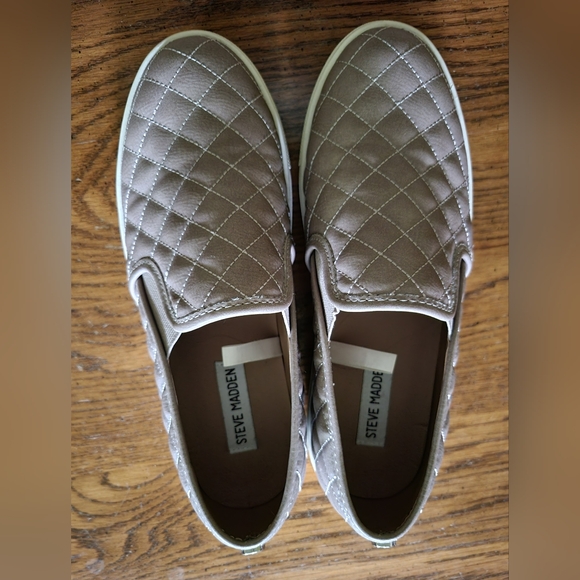 Steve Madden slip on sneaker or loafer - Picture 6 of 6